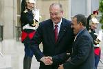 Almotamar Net - President Ali Abdullah Saleh held talks on Monday with French President Jacques Chirac at the Alicia palace in 
Paris.The talks focused on economic and security cooperation and French investments in Yemen , the available investment 
opportunities 