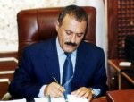 Almotamar Net - President Ali Abdullah Saleh sent on Sunday a cable of congratulations from his residence in Berlin to the Kuwaiti 
EmirSabah al-Ahmad al-Jabir al-Sabah on naming him new Emir of Kuwait.

President Saleh wished Kuwaiti leadership and people more progress 
