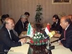 Almotamar Net - President Ali Abdullah Saleh received today in Sanaa the Iranian Minister of Foreign Affairs Dr. Mono Shaher Muttaqi. Saleh affirmed that Yemen lays much importance on enhancing the relations with Iran, reaffirming the right of Iran or any other Islamic country to possess nuclear energy for peaceful purposes.