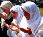 Almotamar Net - SANA�A- Quarrels erupted among women in the past few days in various mosques, well-informed sources at the Ministry of Endowments told almotamar.net.