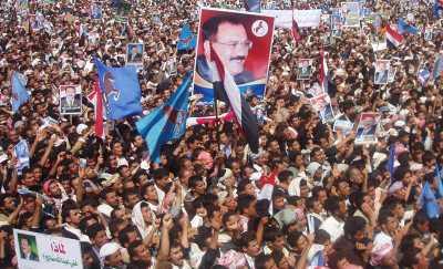 Almotamar Net - HAJJAH- Hundreds of thousands of people congregated Tuesday in Hawraa Square of Hajjah city to attend the rally of the General Peoples Congress (GPC)s presidential candidate, Ali Abdullah Saleh, and thousands others participated in another rally in Abs city. 