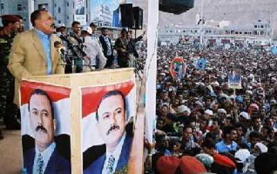 Almotamar Net - Taiz (Yemen)-candidate of the General People�s Congress (GPC) Ali Abdullah Saleh called for the honorable and the sincere to join their forces for fighting poverty, corruption and the corrupt. In his speech before his election festival attended by hundreds of thousands of people in Taiz on Monday he confirmed there will be no place for the influential inside the state institutions and installations and no room for those who want to seize agencies and companies and leave the people unemployed so that a group of persons to become the elite. Mr. Saleh went o to say that after the election the people will be the same and equal before the regime and the law. 