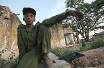 Almotamar Net - MOGADISHU, Somalia  Clan leaders in the Somali capital considered switching sides and throwing their support to government forces, which advanced to within striking distance of this beleaguered city Wednesday.