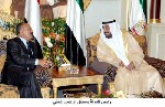 Almotamar Net - Presidents Ali Abdullah Saleh of Yemen and Sheikh Khalifa Bin Zaid Al Nahayan of the United Arab Emirates held Tuesday afternoon a closed-door session of talks at Al-Musharaf Palace.

