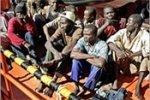 Almotamar Net - Security sources in Shabwa governorate said 69 Somali migrants, including ten women arrived on Tuesday at the coast of Arafa area, the district of Radhoum, an area situated between the governorates of Abyan and Shabwa. This raises the number of Somali migrants Yemen received on Monday and Saturday of this week to 104. The sources told almotamar.net that other 35 Somali migrants arrived through the same area last Saturday. 
