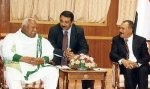 Almotamar Net - A meeting of Yemeni-Ethiopian of talks was held Tuesday evening at the presidential house chaired by President Ali Abdullah Saleh and the visiting Ethiopian president Girmia Wolde-Giorgis and attended by Yemeni vice-president Abdrabu Mansour Hadi. 