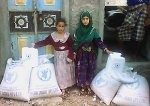 Almotamar Net - 
WFP will start tomorrow to distribute food assistance to some 20,000 people displaced by heavy fighting around the governorate of Saada in north-western Yemen. 