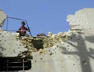 Almotamar Net - BAGHDAD: US and Iraqi forces killed 26 insurgents linked to "Iranian terror networks" and detained another 17 in pre-dawn raids in the Shiite bastion of Sadr City in Baghdad, according to the US military. 

