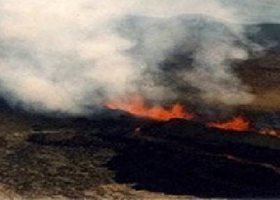 Almotamar Net - The volcano that erupted on a small island off the coast of Yemen has again begun spewing lava and ash into the air, Yemens navy said on Wednesday.