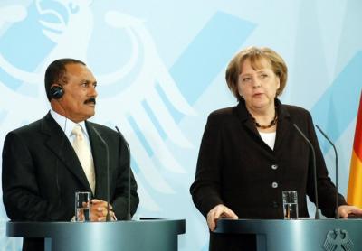 Almotamar Net - A session of Yemeni-German talks was held in the German capital Berlin Wednesday between President Ali Abdullah Saleh and the German Chancellor Angela Merkel. The two sides discussed bilateral relations and areas of cooperation at different levels as well as of discussing the German support to the process of democracy and development in Yemen.