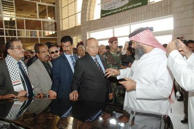 Almotamar Net - The Vice President Abid Rabu Mansour Hadi on Monday called on Arab and foreign businessmen to invest in Yemen and benefit from the Yemeni law of investment that gives all facilities and privileges attracting investment in Yemen and that achieve for them their commercial aspirations under security and stability Yemen is experiencing. 