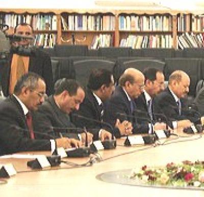 Almotamar Net - The cabinet and governors joint meeting on Thursday chaired by Prime Minister Ali Mujawar discussed priorities of the local authority for present period with regard t economic and social development, including the tackling of situations of failed projects. 