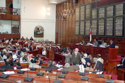 Almotamar Net - Yemen parliament would next Saturday resume its sessions to finish issues on its agenda for the next period. The agenda contains completing discussion amendment of the law on organizing carrying weapons and ammunition and trading with them. 