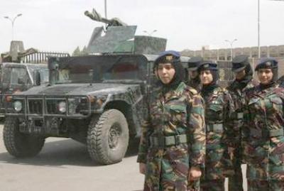 Almotamar Net -  A number of Yemeni policewomen take part in the campaign of hunting down al-Houthi gangs in the area of Bani Hushaish, Sanaa governorate, where they are stationed. Policewomen are present at security checkpoints at the entrances of the area and are working there for many days in participation in hunting down and, inspection and search for the elements suspected o their affiliation to elements of the sedition. 