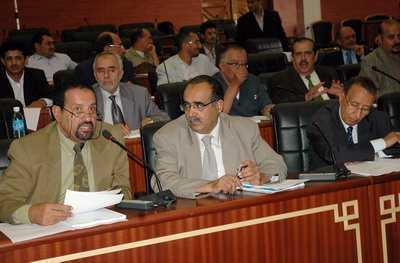 Almotamar Net - The Shoura Council Information, Culture, Youth and Sport Committee discussed Wednesday with Chairman and members of the Yemen Journalists Syndicate (YJS) the draft of the constitutional amendments. 