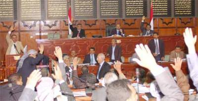 Almotamar Net - Yemen parliament approved Tuesday extending its sessions to the next week to finalize amendments of the general election and referendum law. Assistant Secretary General of the General Peoples Congress (GPC), the Speaker of the parliament Yahya al-Raei revealed the completion of the political forces of their dialogue on the amendments, expecting approval of the cabinet today to send the draft amendments agreed on by the parties and withdrawal of the previous amendments from the parliament. 