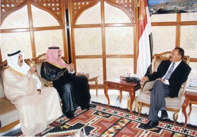 Almotamar Net - President Ali Abdullah Saleh received on Thursday Saudi assistance minister of interior Mohammed bin Niaf bin Abdul-Aziz who conveyed regards of the Custodian of The Two Holy Mosques, king Abdullah bin Abdul-Aziz and Saudi Crown Prince Sultan bin Abdullah Aziz to him.