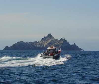 Almotamar Net - Yemeni Coast Guard police forces in coordination with International Alliance Forces captured Saturday a boat carrying 7 tons of drugs in the outskirts of regional waters of Socotra Island. 