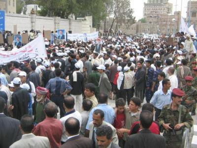 Almotamar Net - Yemeni governorates are to witness on Thursday massive peoples demonstrations organised by branches of the General Peoples Congress GPC, mass organizations and trade unions in celebration of the success of the stage of revising and amending  voter records in Yemen , concluded Tuesday.