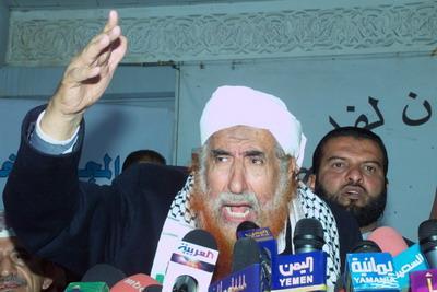Almotamar Net - Observers have wondered about the stance of Sheikh Abdulmajid al-Zandani, member of the Higher Committee of Islah Party, Muslim Brotherhood in Yemen, who refused participation of the woman in the so9lidarity festival with the Palestinian people organized Sunday in the Yemeni capital Sanaa. 