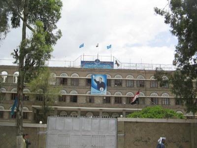 Almotamar Net - Assistant Secretary General for Political Affairs and External Relations at the General People�s Congress GPC Sultan al-Barakani on Monday held a meeting with the temporary resident director of the National Democratic Institute NDI in Yemen. 