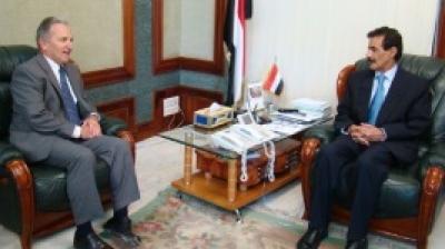 Almotamar Net - Yemen Interior Minister Mutahar Rashad al-Masri on Sunday discussed with the United States ambassador to Yemen Stephen Seche areas of security cooperation between Yemen and the United States of America especially in the field of fighting terror and organized crime. 