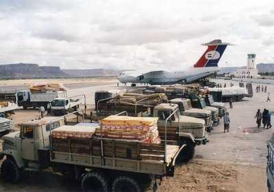 Almotamar Net - Preparations are underway for sending third plane carrying Yemeni relief materials to the Palestinians. This comes in implementation of presidential instructions for overcoming the damage cause by the aggression and war crimes committed by Zionists in Gaza Strip. 

