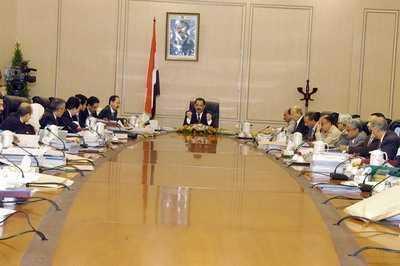 Almotamar Net - In its weekly meeting on Tuesday chaired by Prime Minister Ali Mohammed Mujawr the cabinet sanctioned a draft law on protection of the national production. The draft law was presented by the Ministry of Industry and Trade. The cabinet asked to finalize constitutional procedures for its passing. 