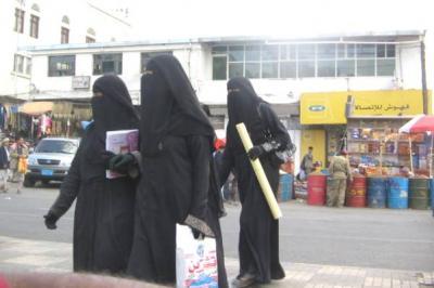 Almotamar Net - Yemen Interior Ministry announced Wednesday its plan for deploying specialized security units in the main streets of the capital Sanaa to control what it described as a phenomenon of girls harassment and acts of theft. 