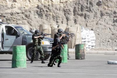 Almotamar Net - Leadership of the local authority in Abyan governorate has said Saturday the security campaign has resulted in the capture of ten people wanted for the security and the slight injury of five security men. 

