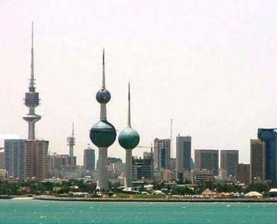 Almotamar Net - Vice President Abdu Rabo Mansour Hadi arrived Sunday evening in Kuwait to hand over a letter from President Ali Abdullah Saleh to Kuwaits Emir Sheikh Sabah al Ahmed al Jaber al Sabah.