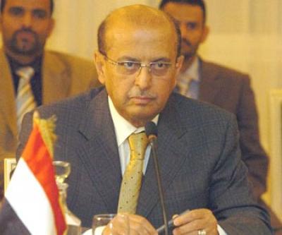 Almotamar Net - Yemen�s foreign Minister Abu Bakr al-Qirbi has told the parliament on Wednesday that not moving 98 Yemeni detainees out of Guantanamo by the United States of America was attributed to Yemen�s refusal of the American conditions, which, if they were accepted, he said the government would have faced questioning by the MPs. 