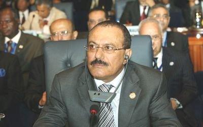 Almotamar Net - President Ali Abdullah Saleh called on Wednesday the international community to support the current Somali government to build Somali state corporations. 