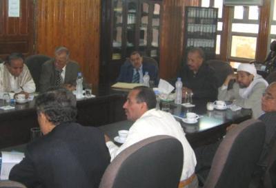 Almotamar Net - The General Committee GC of the ruling General Peoples Congress Party GPC in Yemen on Wednesday approved addressing a written message to the opposition Joint Meeting Parties JMP concerning the dialogue. Those parties are represented in parliament and signatory with the GPC on demand of extending the term of the present parliament for two years. 
