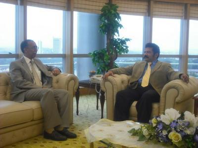 Almotamar Net - Yemens Deputy Higher Education Minister Dr Mohammed Mutahar net met at the main headquarters of Mara University for Technology UTM in the Malaysian city Shat Ilm the vice president of the University Dr Ibrahim Abu Shat . 