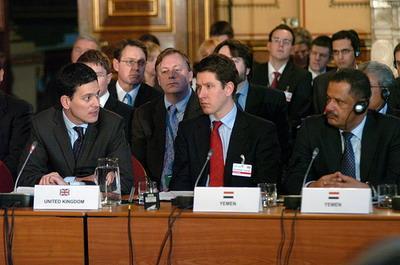 Almotamar Net - The international community is responsible to support the government of Yemen in the challenges facing the country, British Minister of State of Foreign Office Ivan Lewis has said. 