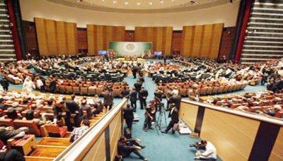 Almotamar Net - In the conclusion of meetings of the 22nd Arab summit held in the Libyan city of Surt on Sunday, the Arab leaders approved the formation of a 5-member committee to supervise preparation of a document for the development of the system of the Arab joint action. 
