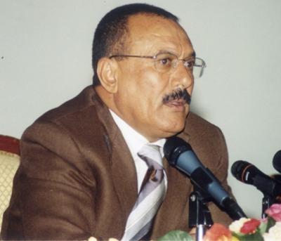 Almotamar Net - President Ali Abdullah Saleh received on Sunday member of the local council of Sayun. In the meeting, president listened to reports of the local council about projects that the council is following as well as needs of the districts of Hadramout province from development projects.
