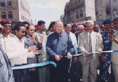 Almotamar Net - Vice President Abduh Raboh Mansor Hadi paid a visit on Saturday to Mukha district of Taiz province to inspect different development and services projects in the district which are under construction at sum of YR 15 billion.

