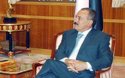 Almotamar Net - President Ali Abdullah Saleh met on Saturday with a delegation of Saudi businessmen and investors, which is currently visiting Yemen headed by Deputy Chairman of Saudi Federation of Chambers of Commerce, Abdul Rahman al-Jeraisy.

