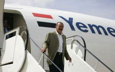 Almotamar Net - President Ali Abdullah Saleh returned home on Saturday after a successful working visit to the United Kingdom in which he met British Prime Minister David Cameron and a number of senior British officials. 