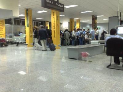 Almotamar Net - Almotamar.net has learned from a government sources that the Yemeni Interior Minister General Mutahar Rashad al-Masri has issued a decision on establishment of a security Unit for the airports in Yemen. 