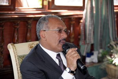 Almotamar Net - Official sources have mentioned Monday that the President Ali Abdullah Saleh gas decided to open his office at the Presidency House to receive al political, social, cultural, and youth activities and civil society organisations and various segments of the society from all provinces of the county to listen to their opinions and issues and all that concerns the homeland and the citizens closely. 