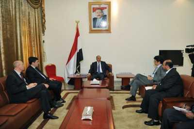 Almotamar Net - Sanaa- Vice President Abed Rabou Mansour Hadi on Saturday received a letter from Catherine Ashton , European Union Representative for Foreign Affairs Security Policy in which she condemned the terrorist incident that targeted President Ali Abdullah Saleh and senior officials of the state in Al-Nahdain Mosque at the Presidency House. 