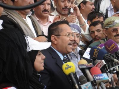 Almotamar Net - Sanaa- The ruling General Peoples Congress (GPC) Party in Yemen has on Friday supported what came in the speech of President Ali Abdullah Saleh , Chairman of the GPC, delivered on Thursday of a call on all of the political forces for holding comprehensive national dialogue to be based on the ground of the Gulf initiative for coming out of the crisis and adopts its main principles  in preserving Yemen united , secure and stable where the higher interests of the homeland are to be observed and through it achieved the purposes and goals to which the Yemeni people look for and draws up features of the future. 