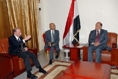 Almotamar Net - American envoy congratulated here on Saturday Vice President Abdo Rabu Mansour Hadi over the victory of armed forces against al-Qaeda terrorist elements in Abyan province.