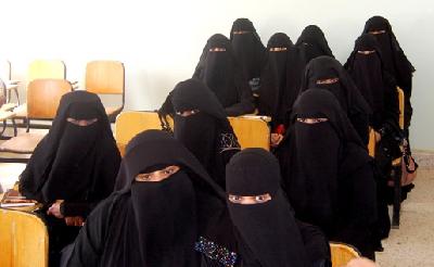Almotamar Net - More than seven million Yemeni girls and boys started on Saturday the new school year. In addition, it is expected that about 800,000 children will be enrolled in the first primary grade, according to the Ministry of Education. 

