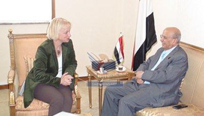 Almotamar Net - Sanaa,  Foreign Minister Abu Bakr al Qirbi discussed on Saturday with the European Union ambassador in Sanaa, Bettina Muscheidt the cooperation relations between Yemen and the European Union.