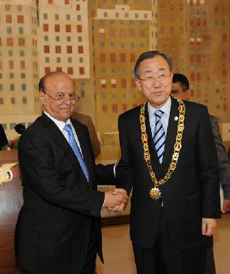 Almotamar Net - Sanaa  President Abdo Rabbu Mansour Hadi received on Monday the UN Secretary-General Ban Ki-moon who currently visiting Yemen to push the political  the Yemeni parties to join in the national dialogue  and work with  UN , international communicate and  the GCC to achieve the lasting peace ,  stability and  reconciliation the  framework of GCC initiative and its mechanism.