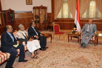 Almotamar Net - President Abd Rabbo Mansour Hadi met here on Sunday with members of the National Dialogue Conference (NDC) representing the General People Congress (GPC) Yasser al-Awadi, Hussein Hazeb and Ahmed al-Maisari.